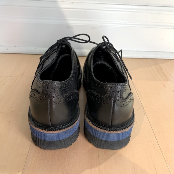 Leather Women Brogues in Black - Picture 3 of 4